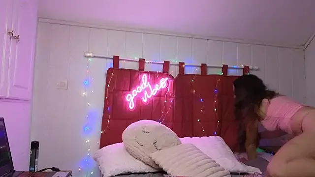 TiffanyDollxxx on StripChat 