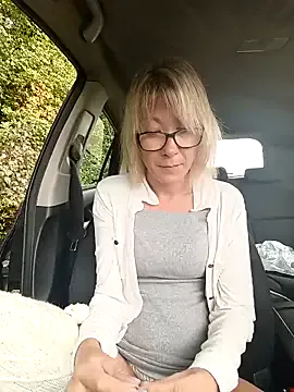 Timide_girl17 on StripChat 