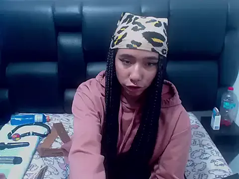 XxxReinaSexyBodyxxX777 on StripChat 