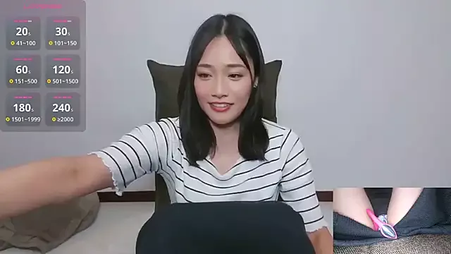 yuu-chan_ on StripChat 
