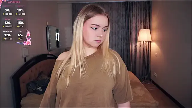 ZaraCreedon on StripChat 
