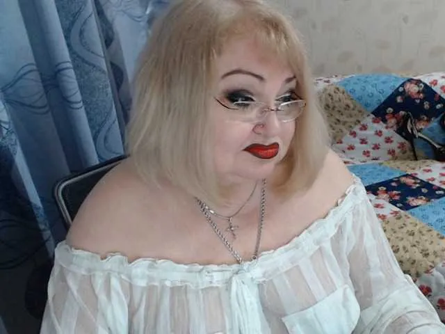 livingnextdoor — really mature woman with curvaceous sexy body...very  blond hair...  sexy nails... big nipples and nature very hairy pussy...hard clit between very very very long pussylips ! looking for young student for give some sex lessons or men who know how make...