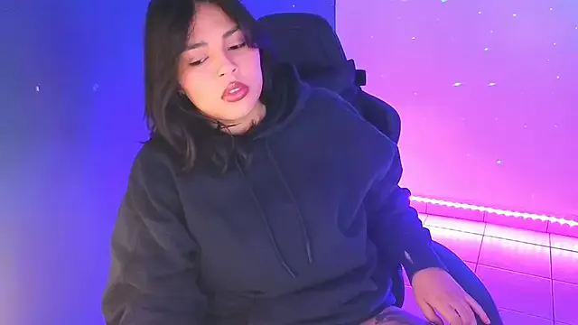 miacanela_xo — Naked oil up