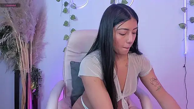Quiinn_bx — LICK MY TOY + TOPLESS 