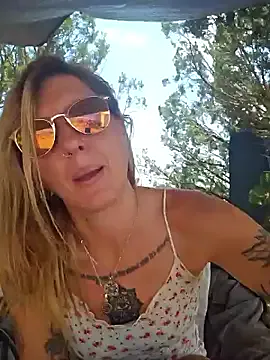SheIsSomething — Freechat on StripChat
