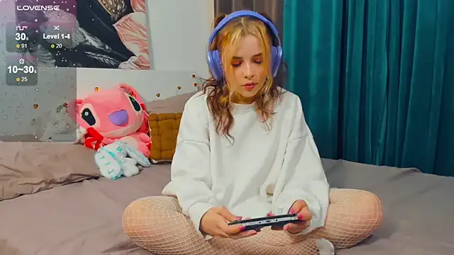 VedaSchulz — Play my tits with salvia <3